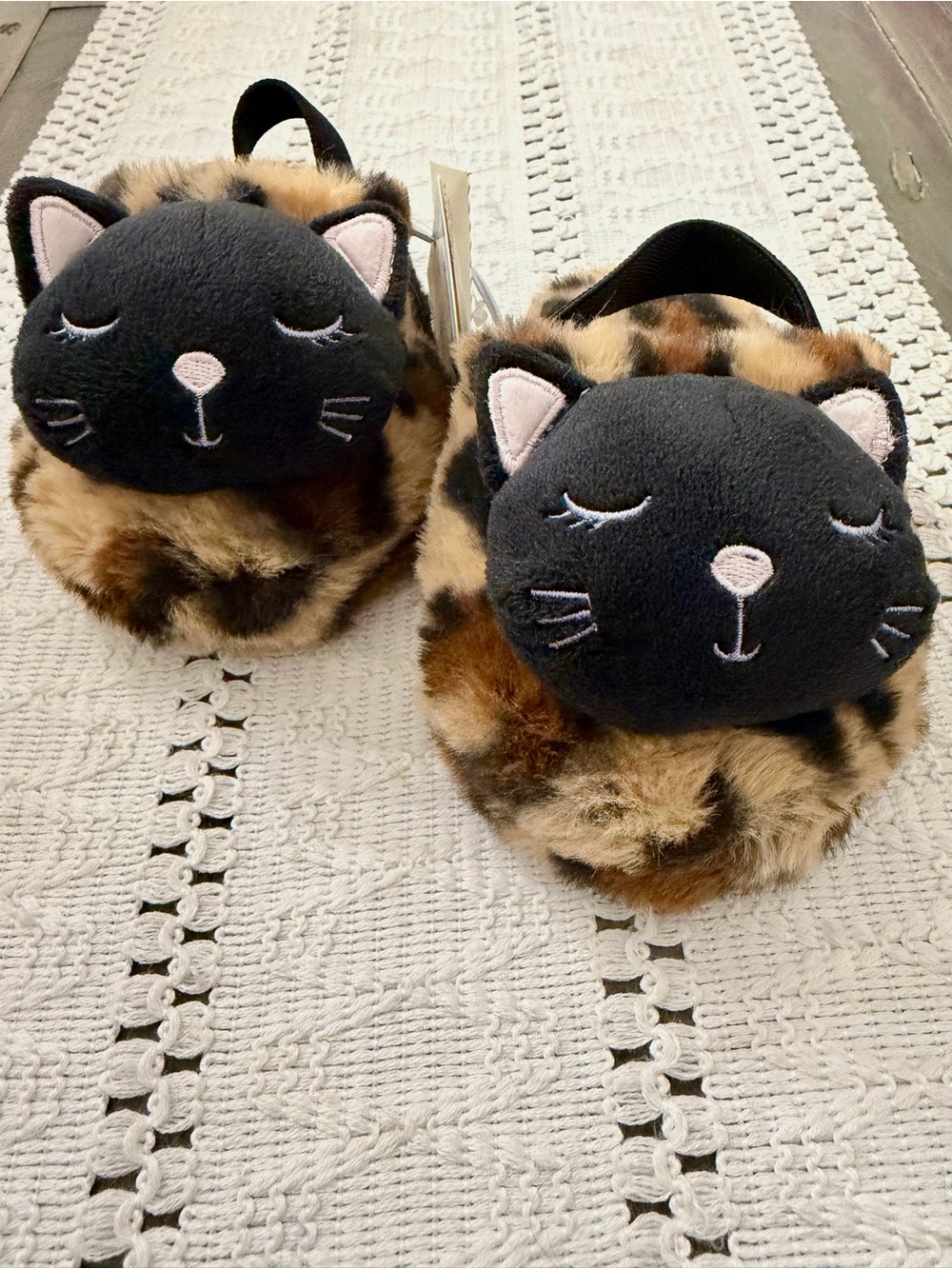 Cat & Jack Leopard Print Cat Slippers - Black and Brown Faux Fur Size 5/6 - Picture 2 of 5